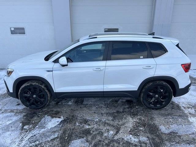 Used 2023 Volkswagen Taos SE w/ Panoramic Sunroof Package image 5