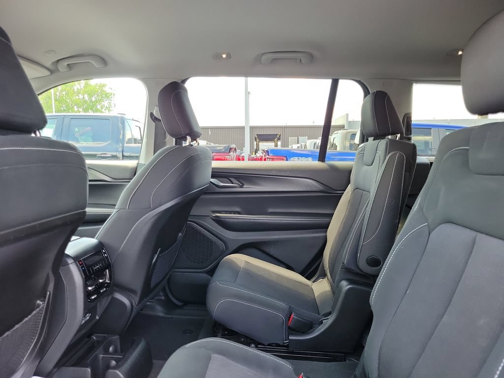 Used 2023 Jeep Grand Cherokee L Laredo AWD/4WD image 14