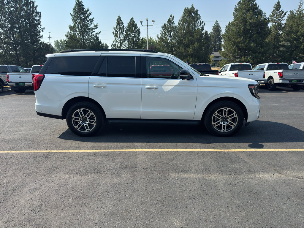 Certified 2025 Ford Expedition Active AWD/4WD image 5