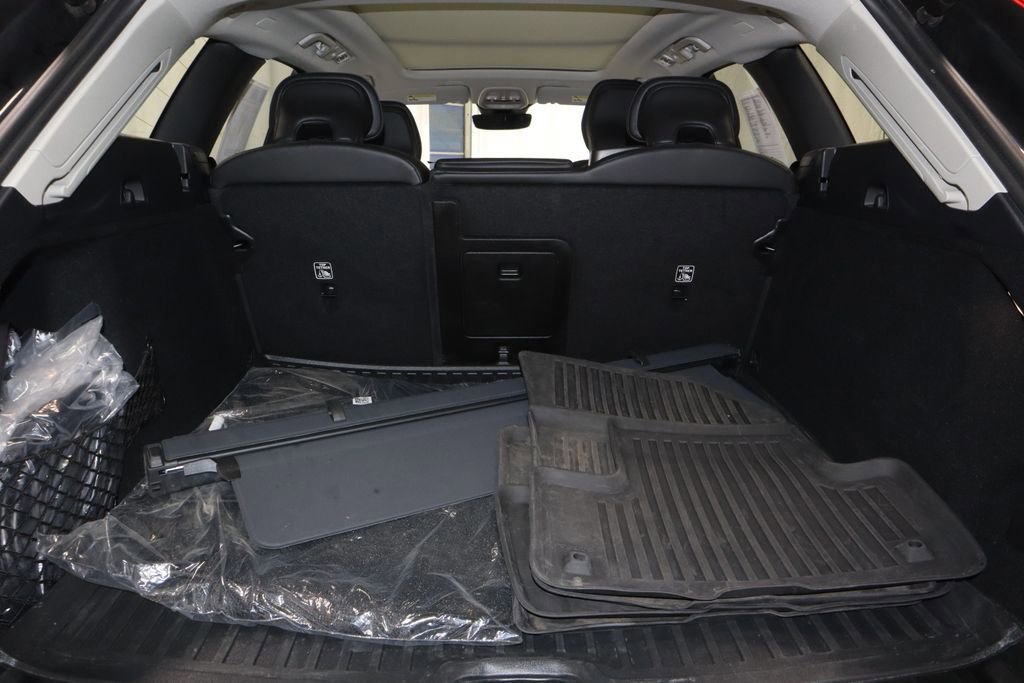 Used 2024 Volvo XC60 T8 Core AWD/4WD image 17