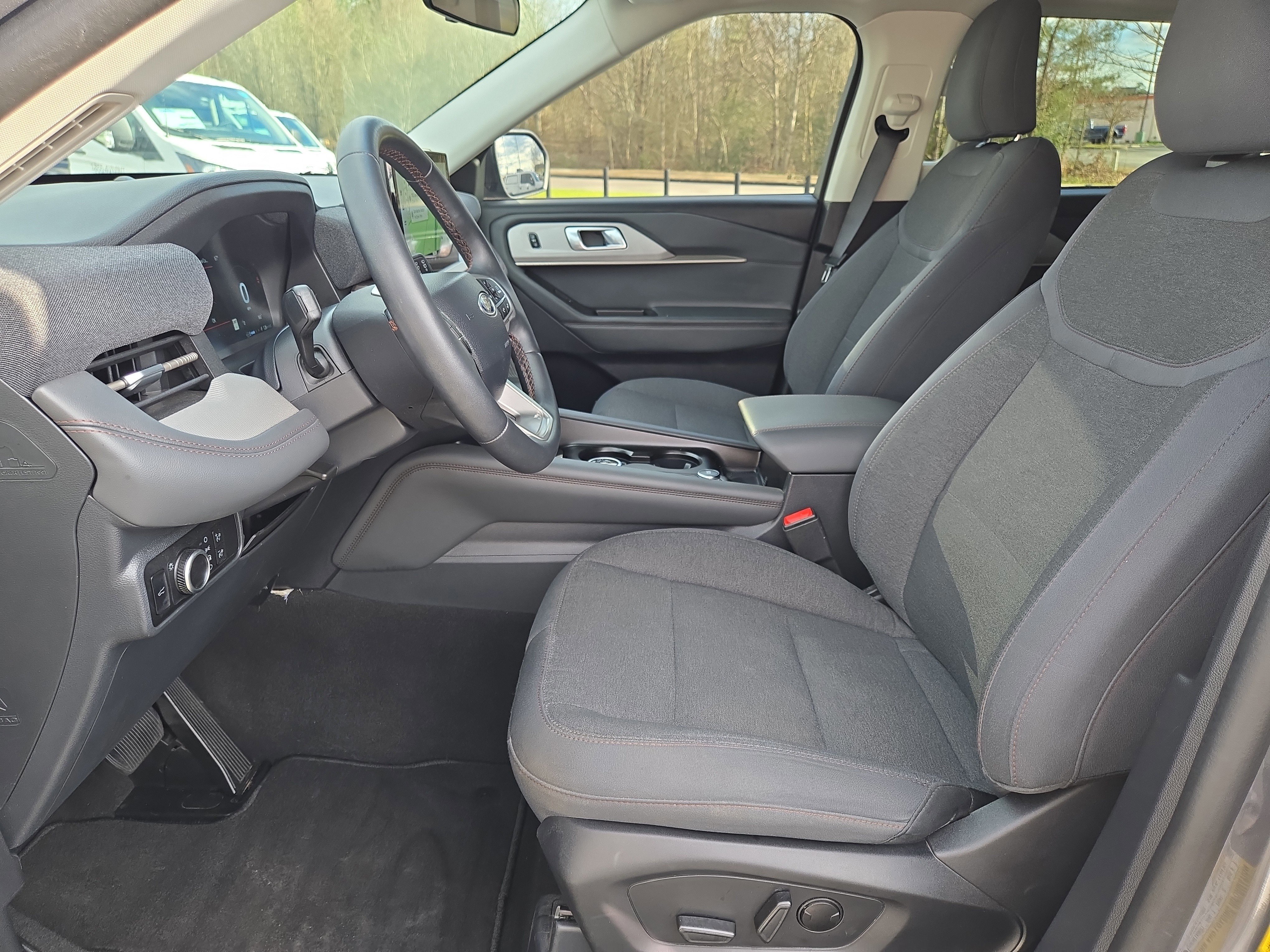 Certified 2025 Ford Explorer Active image 23