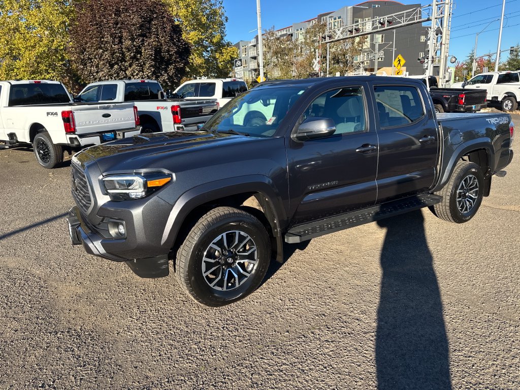 Used 2020 Toyota Tacoma TRD Sport w/ Technology Package AWD/4WD image 2