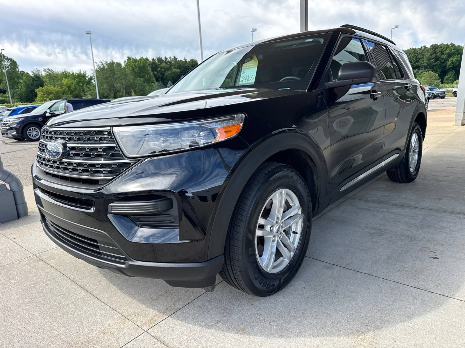 Certified 2023 Ford Explorer XLT AWD/4WD image 3