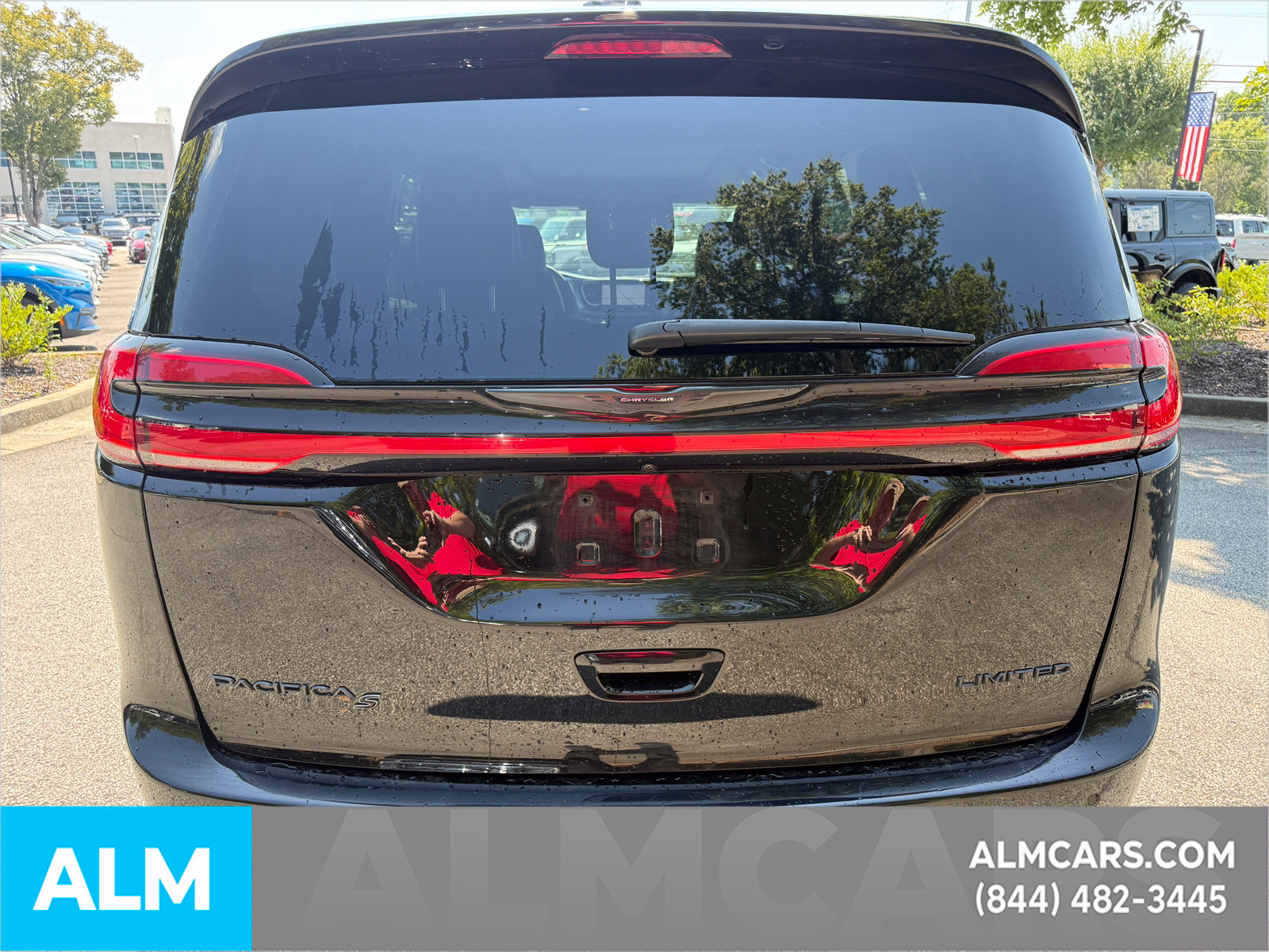 Used 2025 Chrysler Pacifica Limited FWD image 11