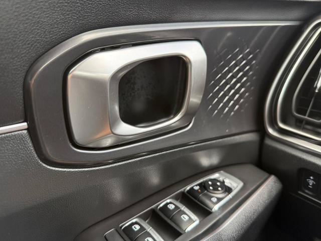 Used 2025 Kia Sorento S w/ Panoramic Sunroof Package AWD/4WD image 29