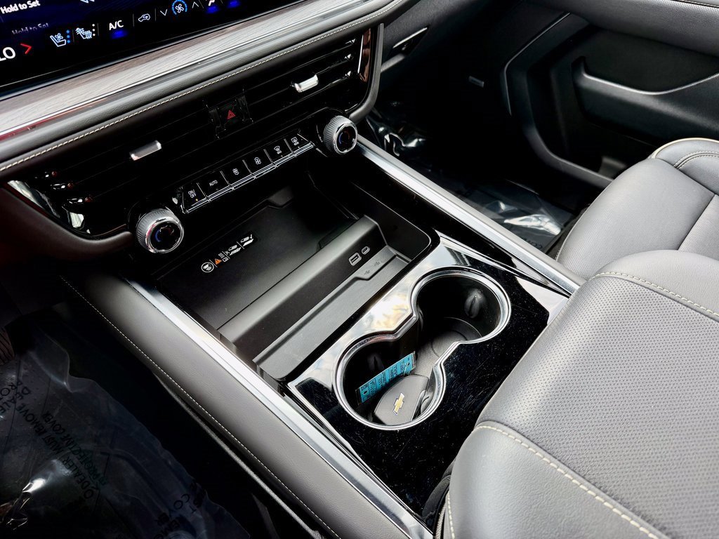 Used 2025 Chevrolet Suburban Premier w/ Sun And Tow Package image 23