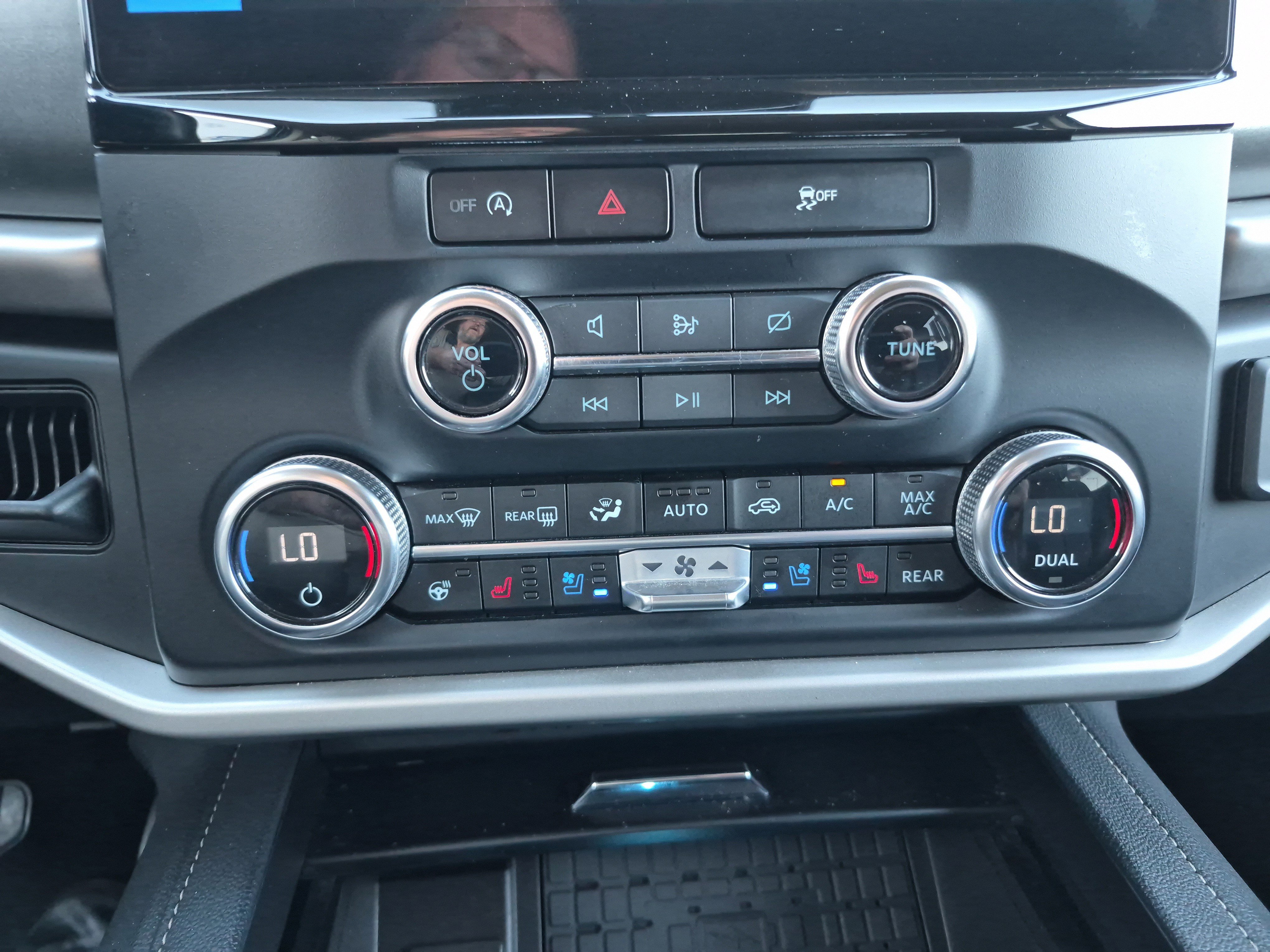 Certified 2024 Ford Expedition XLT image 32