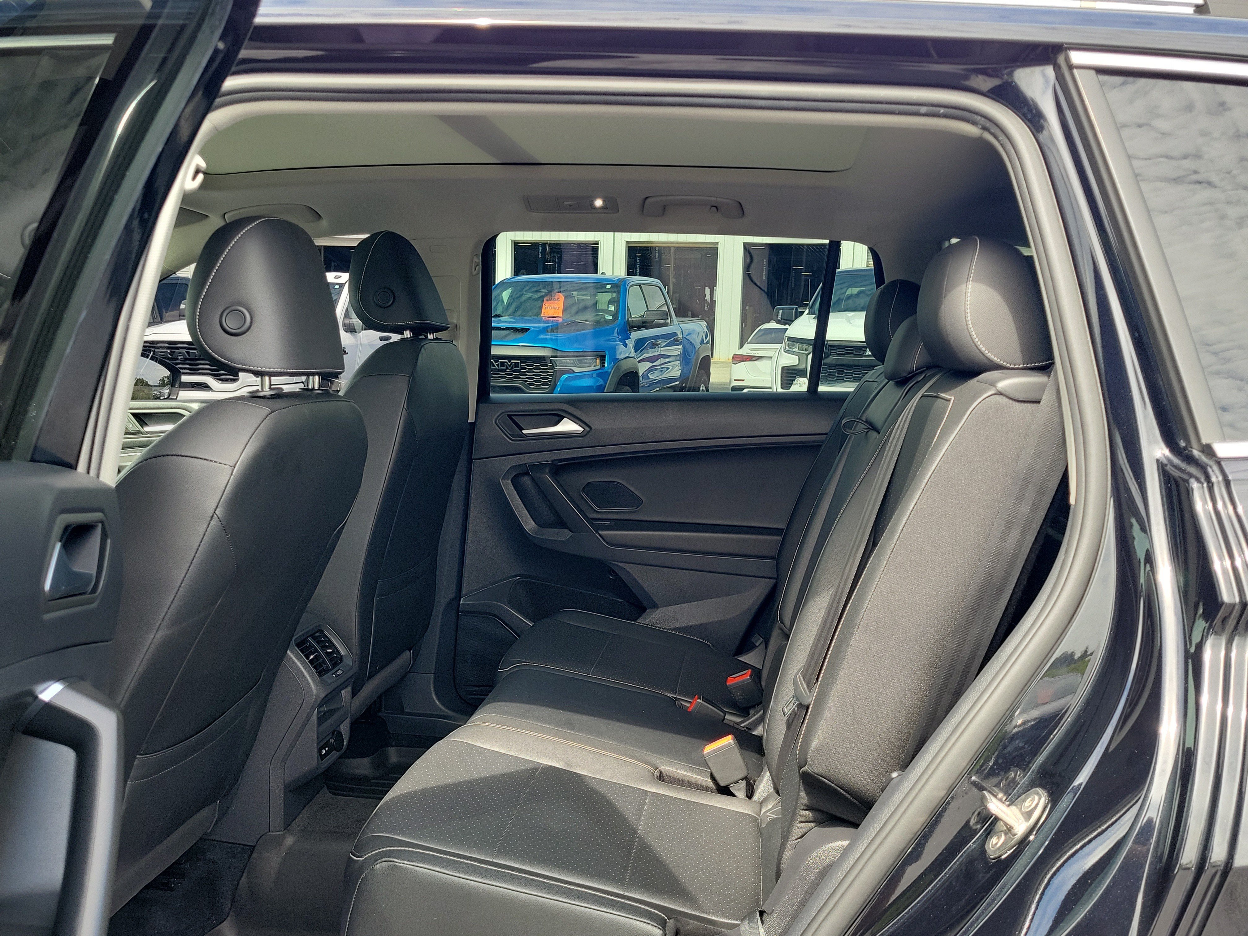 Used 2021 Volkswagen Tiguan SEL w/ 3rd Row Seat Package AWD/4WD image 13