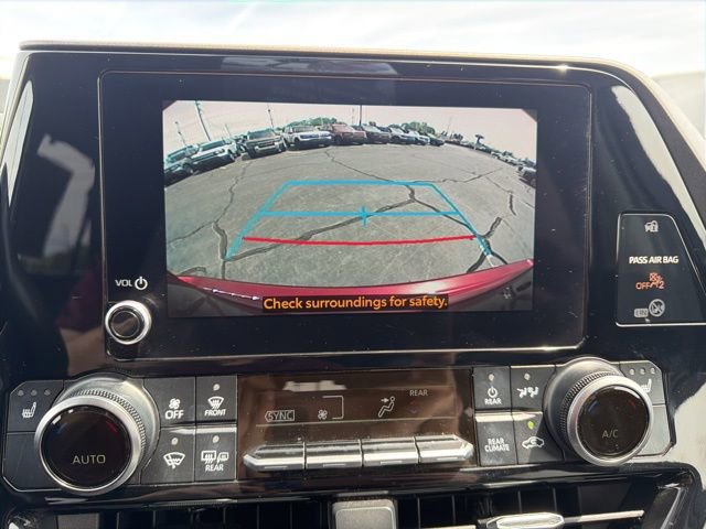 Used 2023 Toyota Highlander XLE FWD image 24