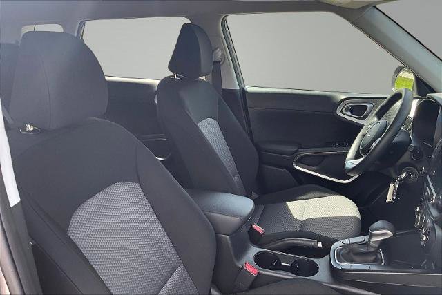 Used 2025 Kia Soul LX w/ LX Technology Package FWD image 7
