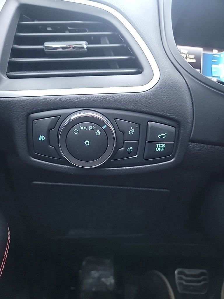 Certified 2022 Ford Edge ST-Line w/ Class II Trailer Tow Package image 38