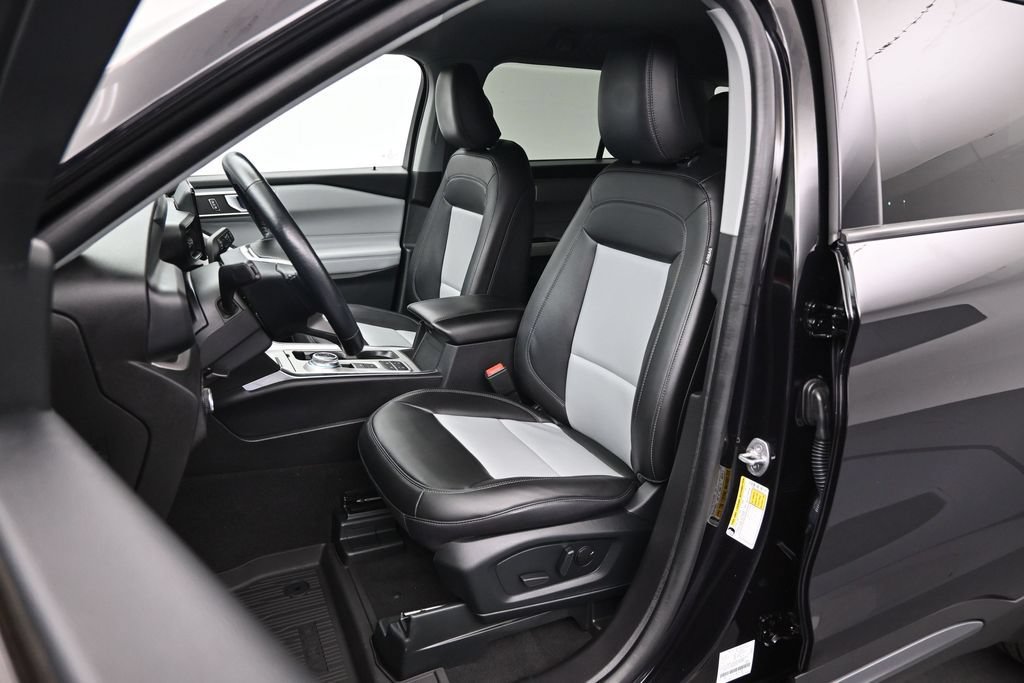 Certified 2023 Ford Explorer XLT w/ Equipment Group 202A RWD image 16