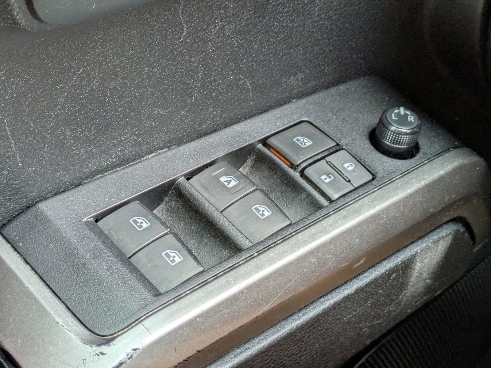 Used 2021 Toyota Tacoma SR5 AWD/4WD image 14