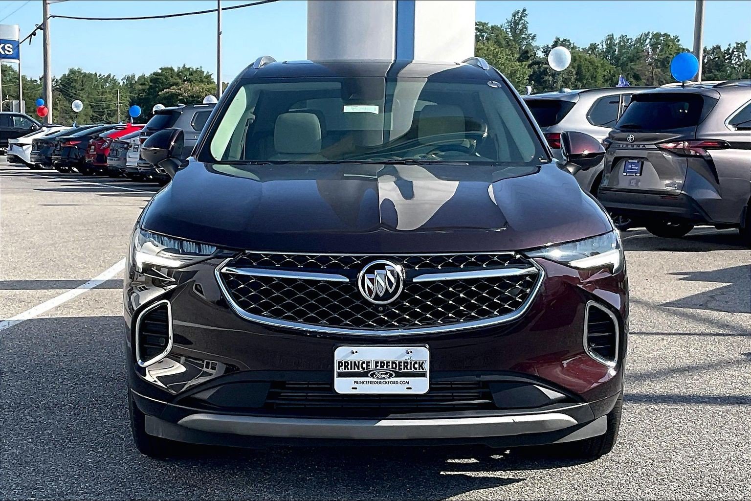 Used 2022 Buick Envision Avenir w/ Premium Seat Package FWD image 2