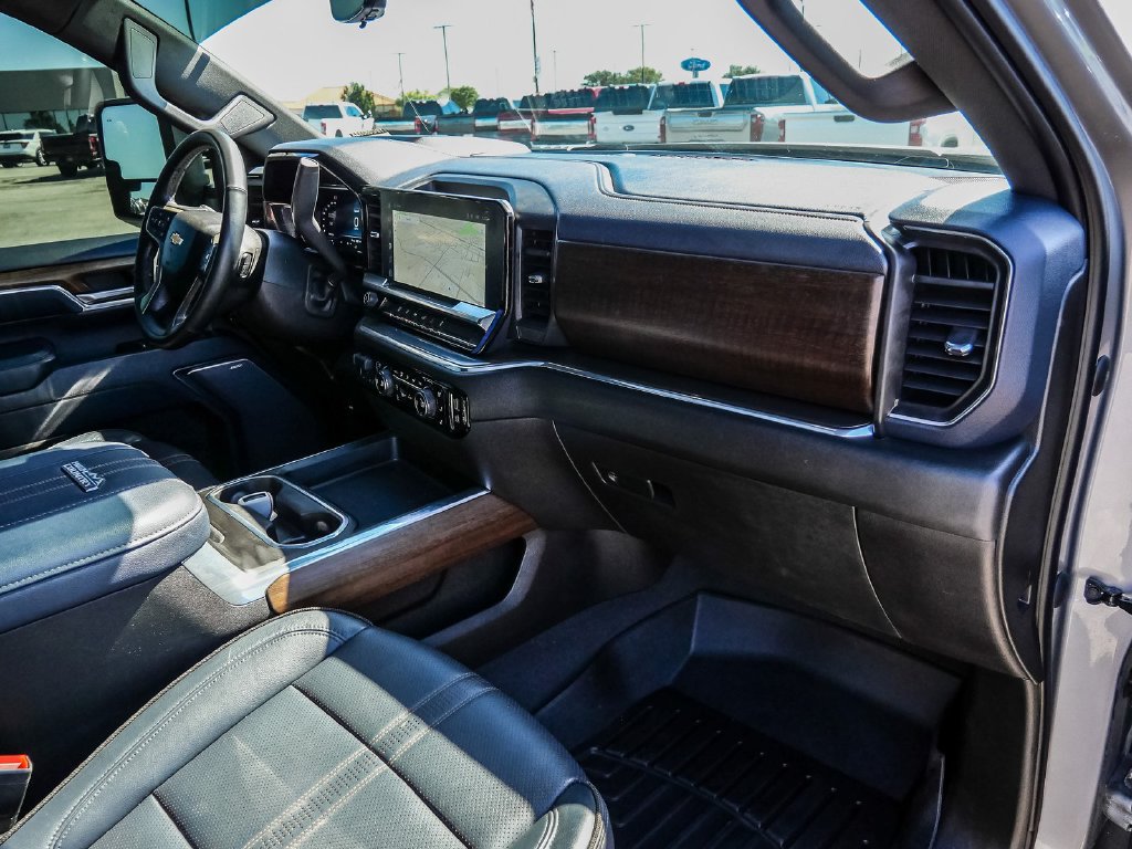 Used 2024 Chevrolet Silverado 2500 High Country w/ High Country Premium Package AWD/4WD image 16