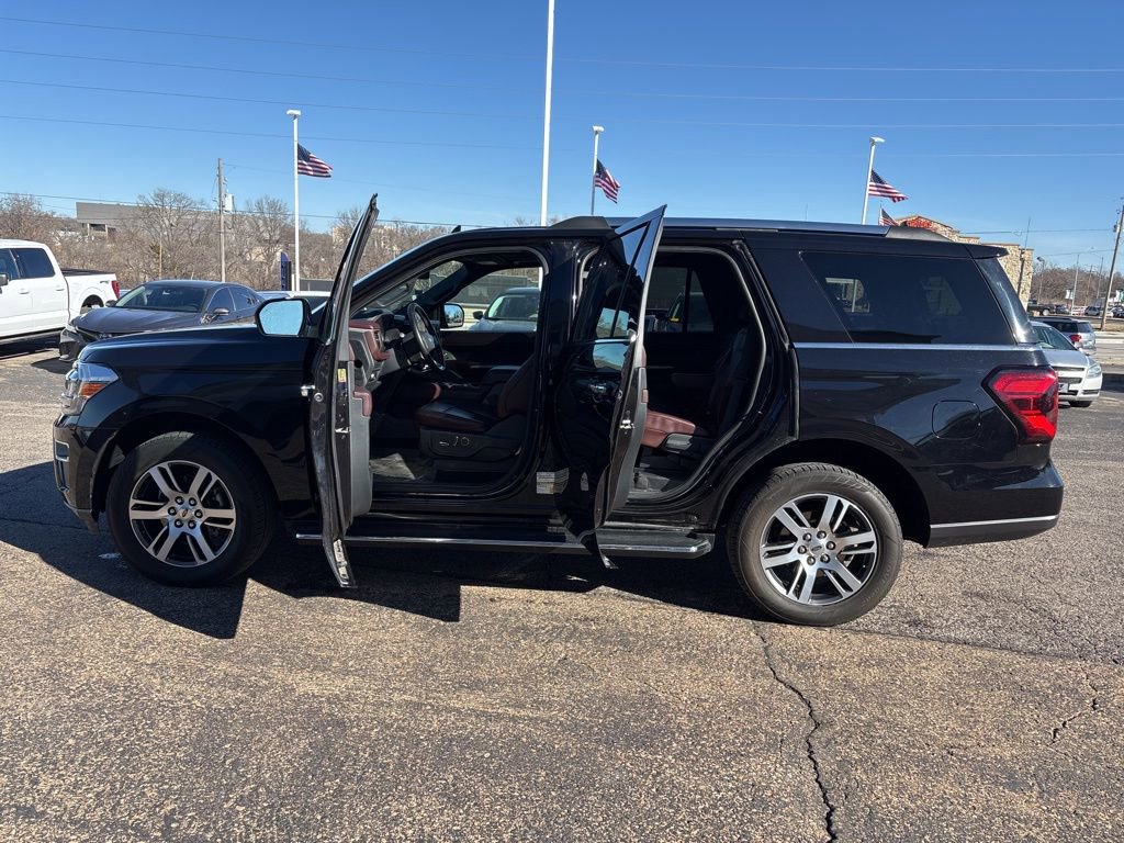 Certified 2022 Ford Expedition Limited image 4