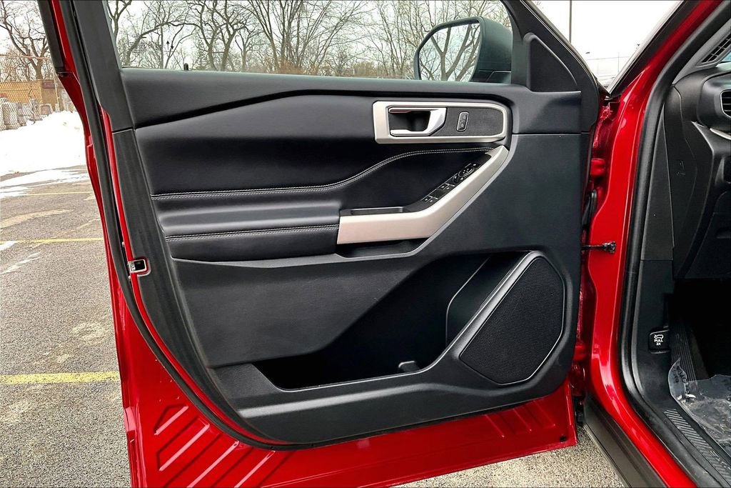 Certified 2022 Ford Explorer XLT w/ Equipment Group 202A image 21