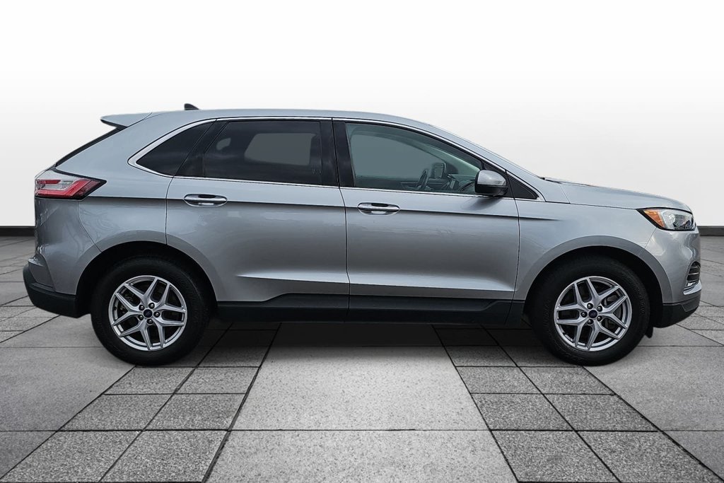 Certified 2022 Ford Edge SEL w/ Cargo Accessory Package AWD/4WD image 4