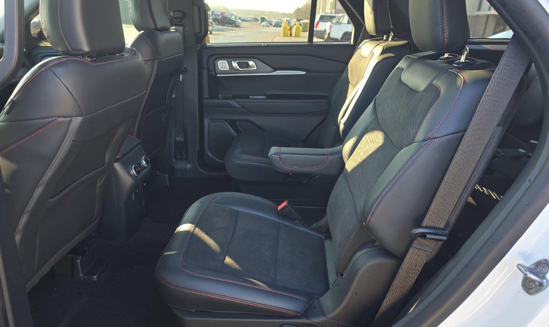 Certified 2025 Ford Explorer ST image 3