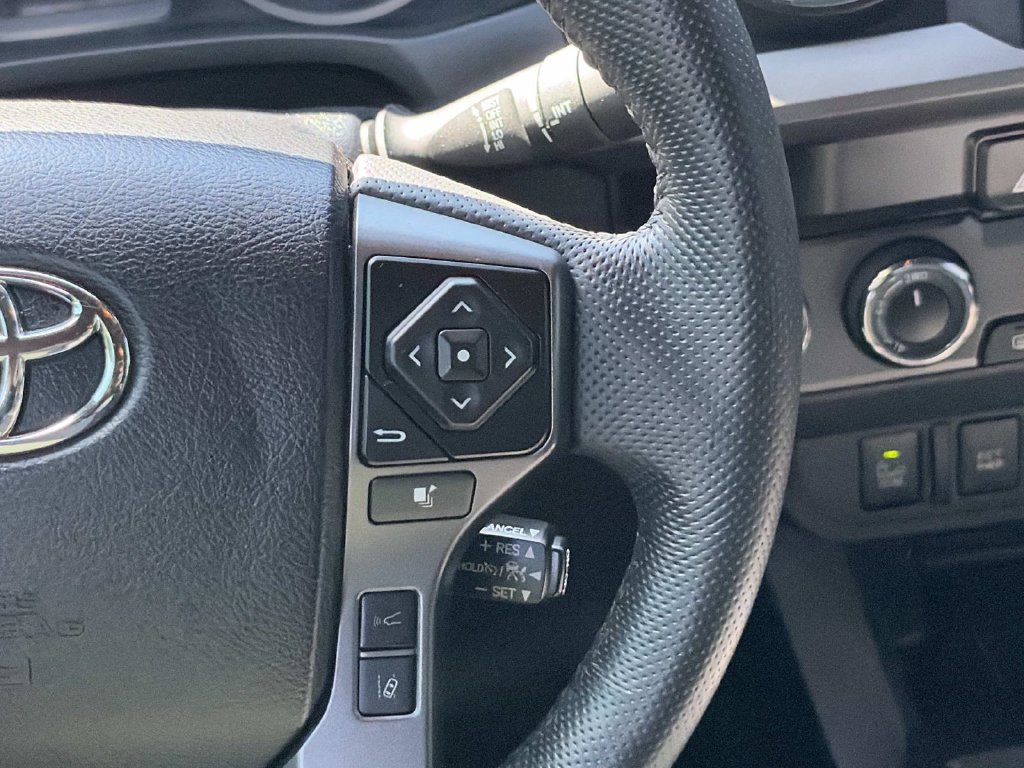 Used 2022 Toyota Tacoma TRD Off-Road w/ Technology Package AWD/4WD image 14