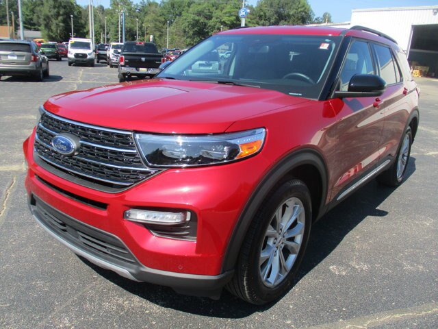 Certified 2024 Ford Explorer XLT w/ Equipment Group 202A AWD/4WD image 4