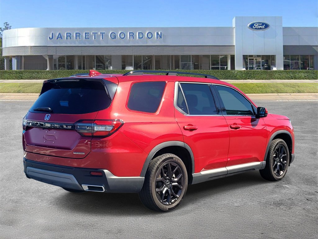 Used 2025 Honda Pilot Touring image 4
