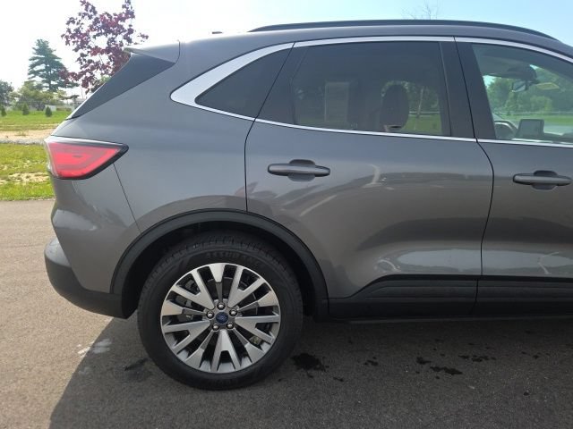 Certified 2022 Ford Escape Titanium AWD/4WD image 7