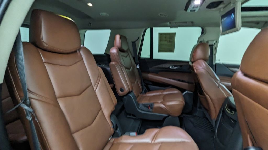 Used 2019 Cadillac Escalade Premium Luxury w/ Escalade Sport Edition AWD/4WD image 40