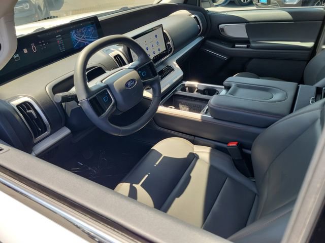 Certified 2025 Ford Expedition Active AWD/4WD image 3