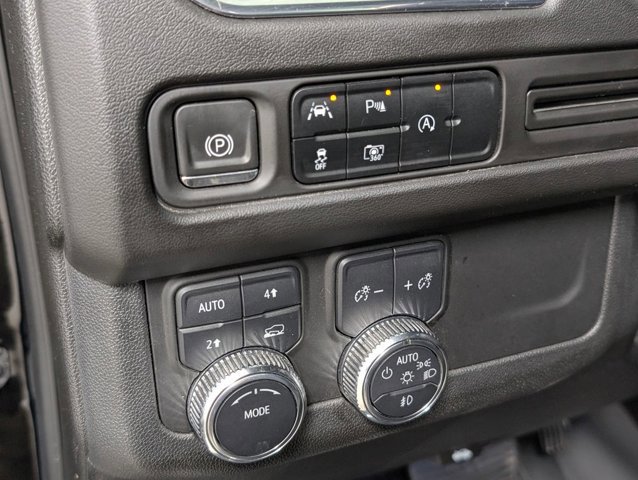 Used 2023 GMC Yukon SLT w/ SLT Premium Package AWD/4WD image 14