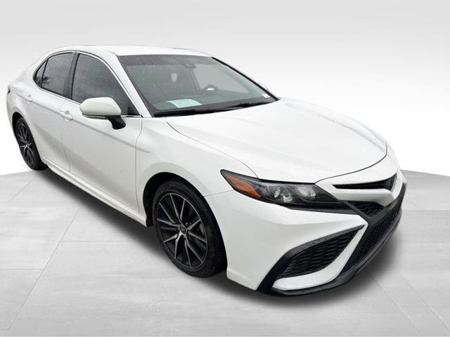 Used 2023 Toyota Camry SE w/ Convenience Package image 2