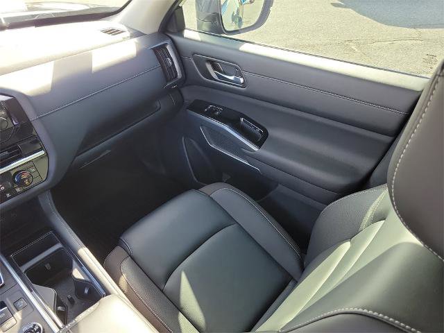 Used 2024 Nissan Pathfinder SL image 16