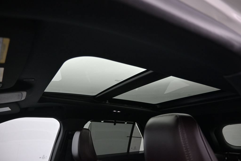 Certified 2025 Ford Explorer Platinum RWD image 21