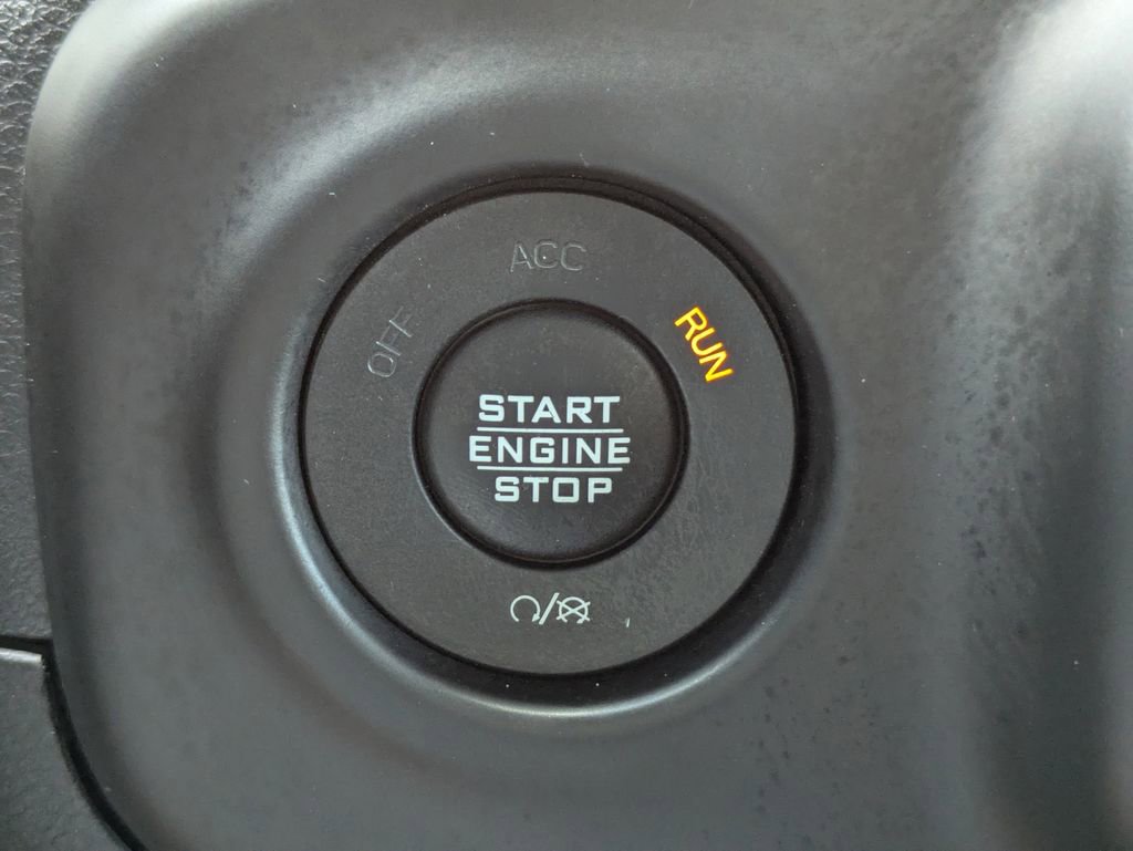 Used 2018 Jeep Wrangler Unlimited Sahara AWD/4WD image 30