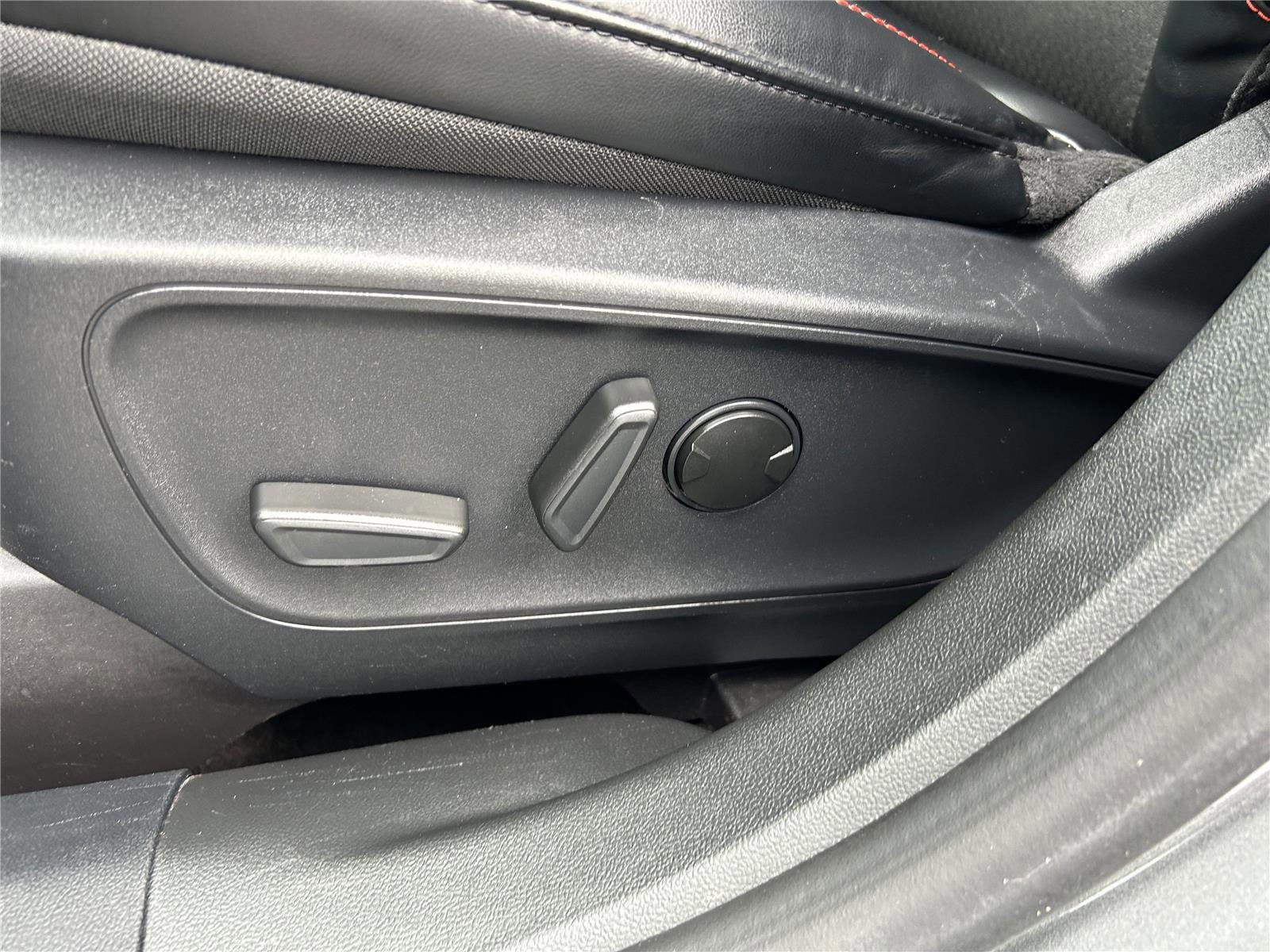 Certified 2025 Ford Escape ST-Line image 15