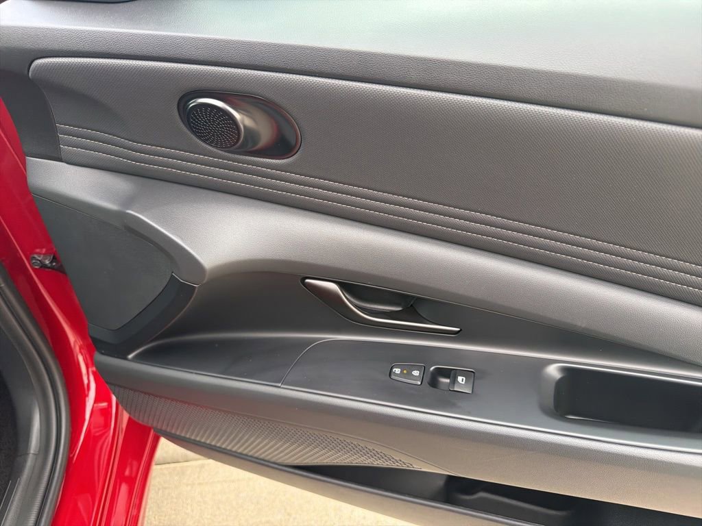 Used 2025 Hyundai Elantra Sport image 35