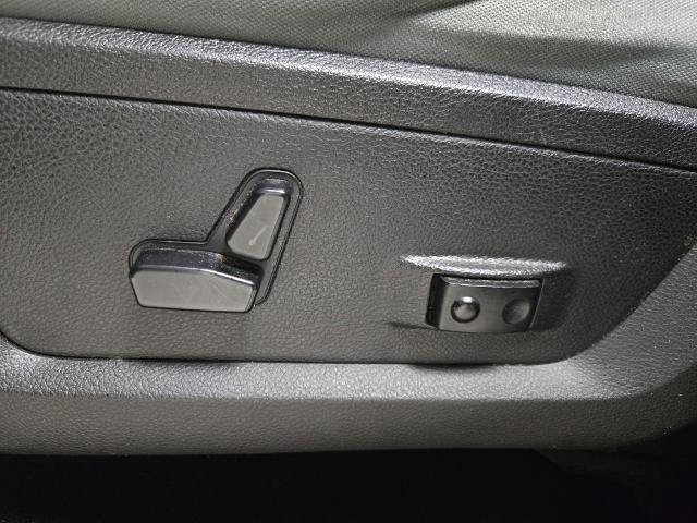 Used 2019 RAM 1500 Classic SLT w/ Luxury Group AWD/4WD image 30