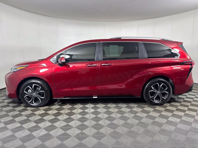 Used 2026 Toyota Sienna Platinum AWD/4WD image 7