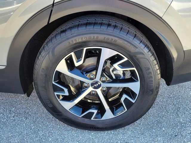 Used 2024 Kia Sportage EX image 9