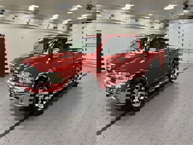 Used 2017 RAM 1500 Classic SLT w/ SLT Plus D￩cor Group image 3