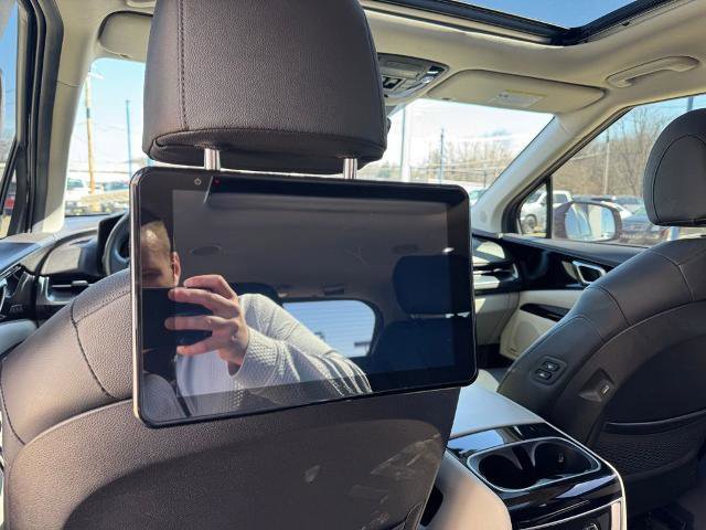 Used 2022 Kia Carnival SX Prestige image 9