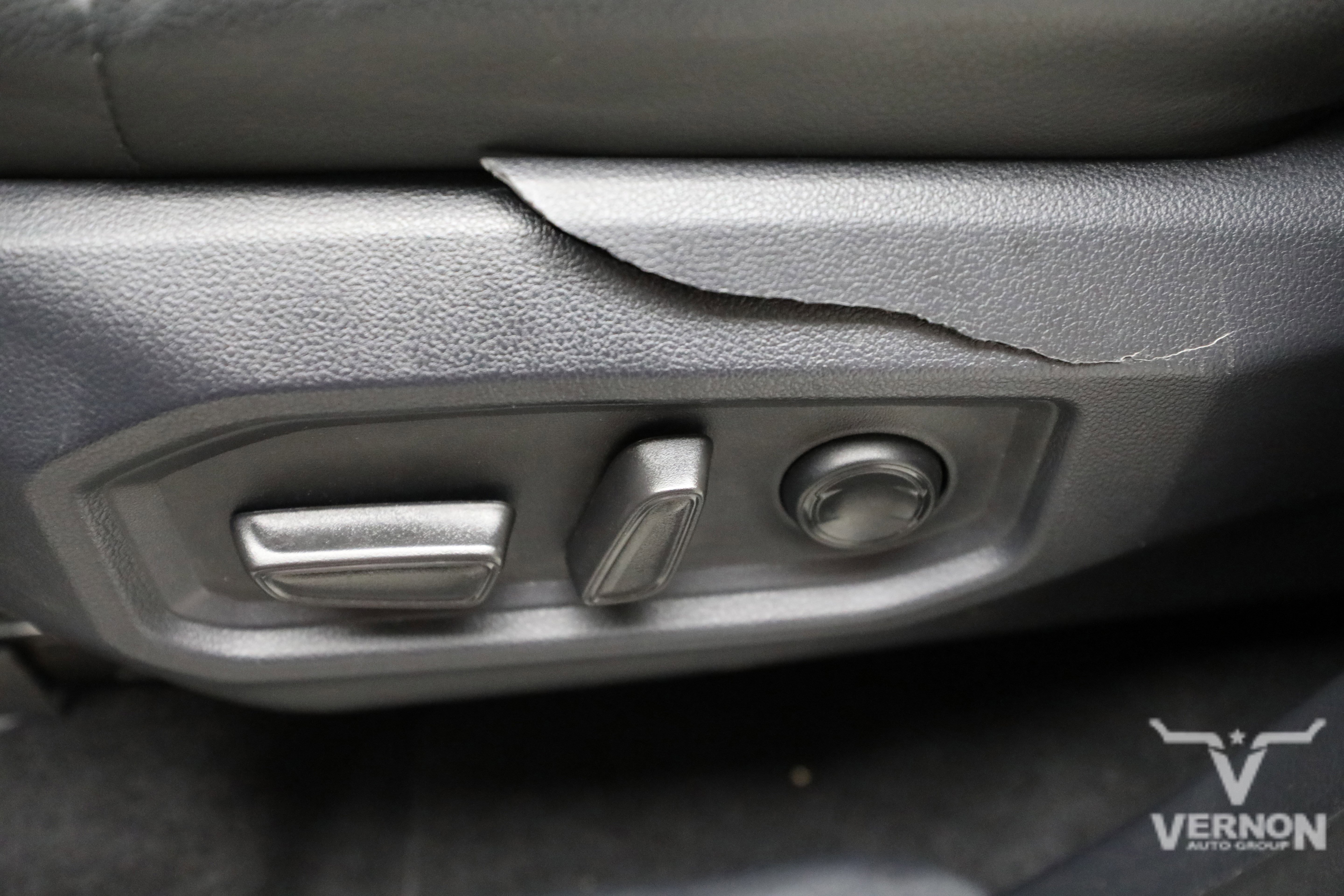 Used 2025 Toyota Tundra Limited w/ Power Package AWD/4WD image 15