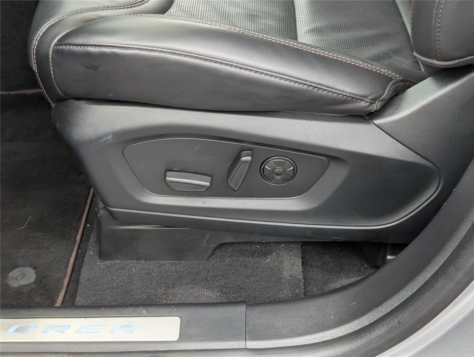 Certified 2022 Ford Explorer Platinum w/ Equipment Group 601A image 22