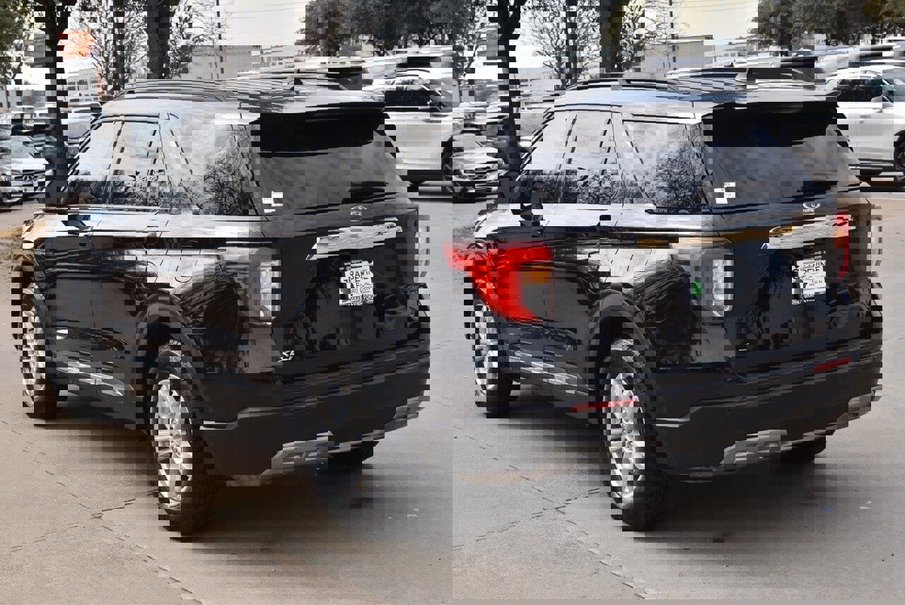 Certified 2023 Ford Explorer XLT w/ Equipment Group 202A image 10