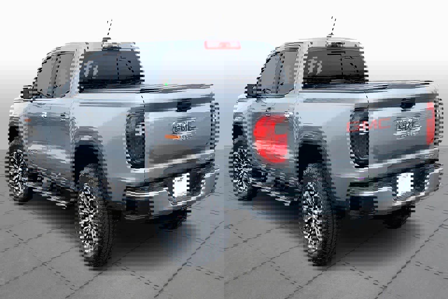 Used 2023 GMC Canyon Denali image 4