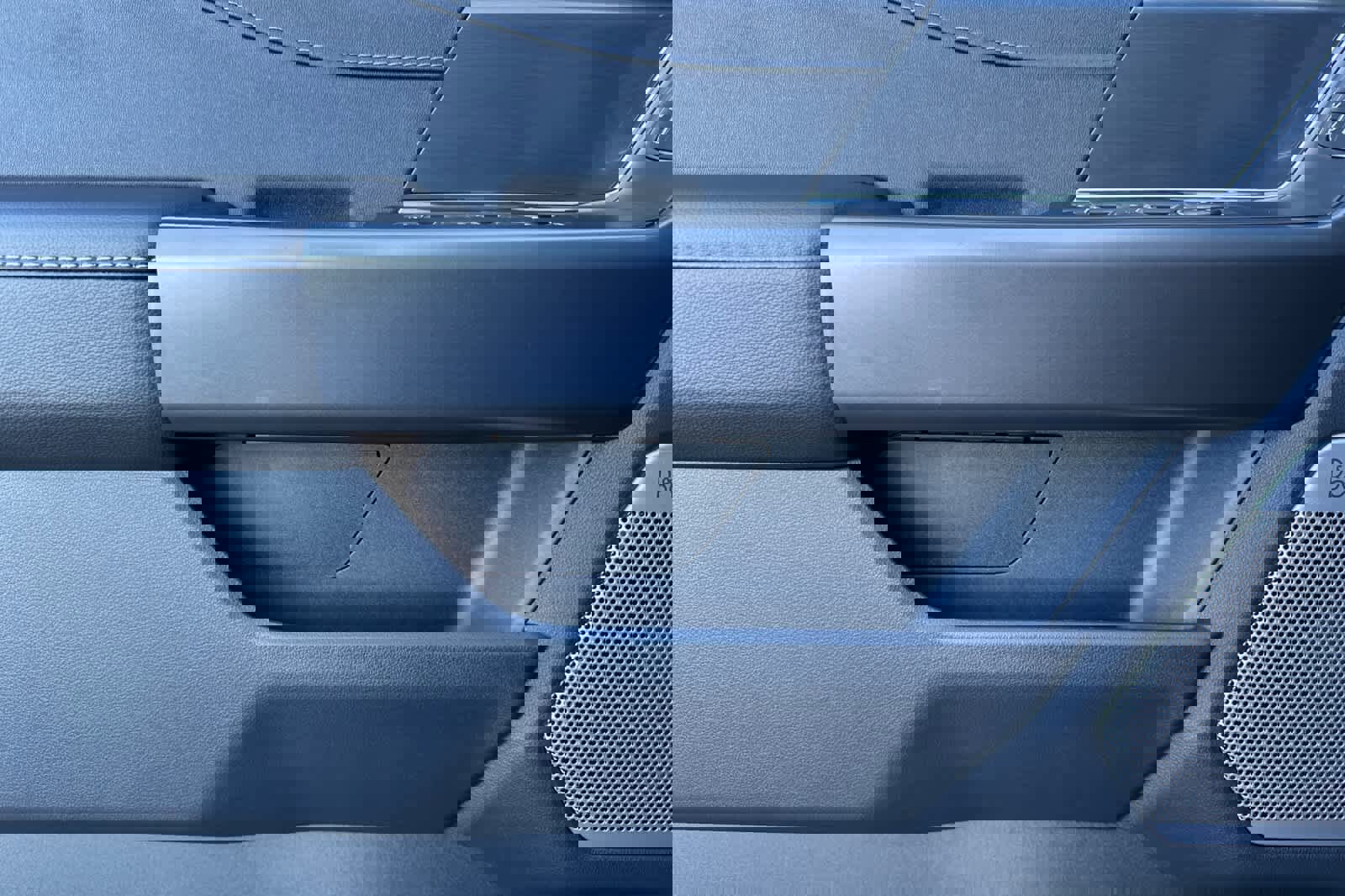 Certified 2025 Ford F150 Lariat w/ Equipment Group 501A Mid image 12