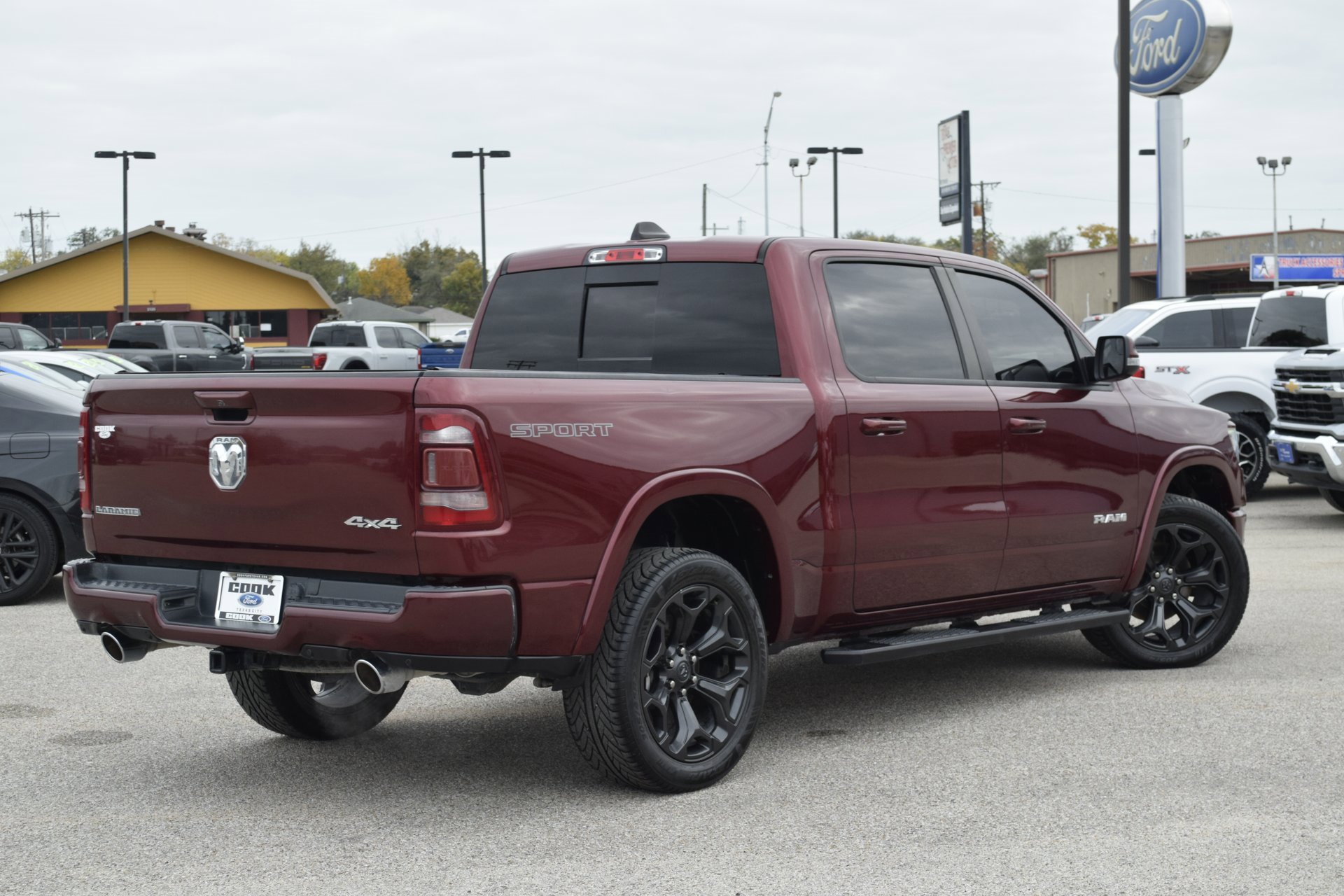 Used 2021 RAM 1500 Laramie w/ Sport Appearance Package image 11