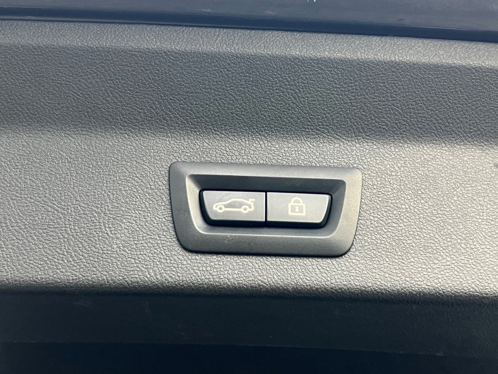 Used 2021 BMW X3 xDrive30e w/ M Sport Package image 17