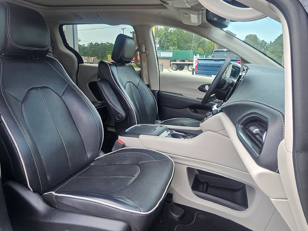 Used 2023 Chrysler Pacifica Limited FWD image 31