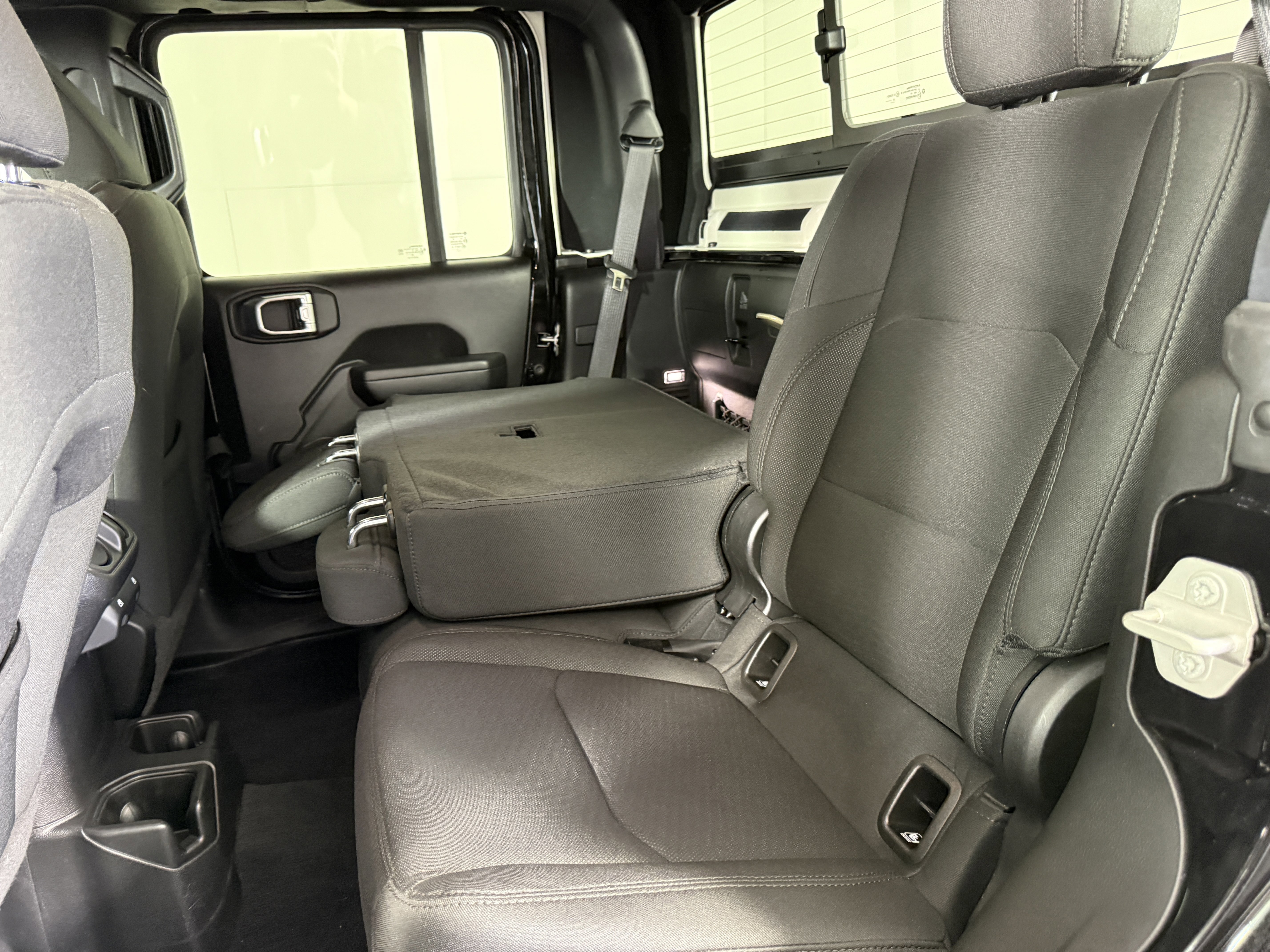 Used 2023 Jeep Gladiator Willys image 14